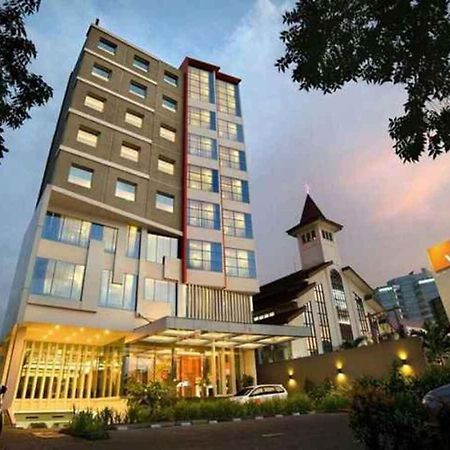 V Hotel Tebet จาการ์ตา ภายนอก รูปภาพ