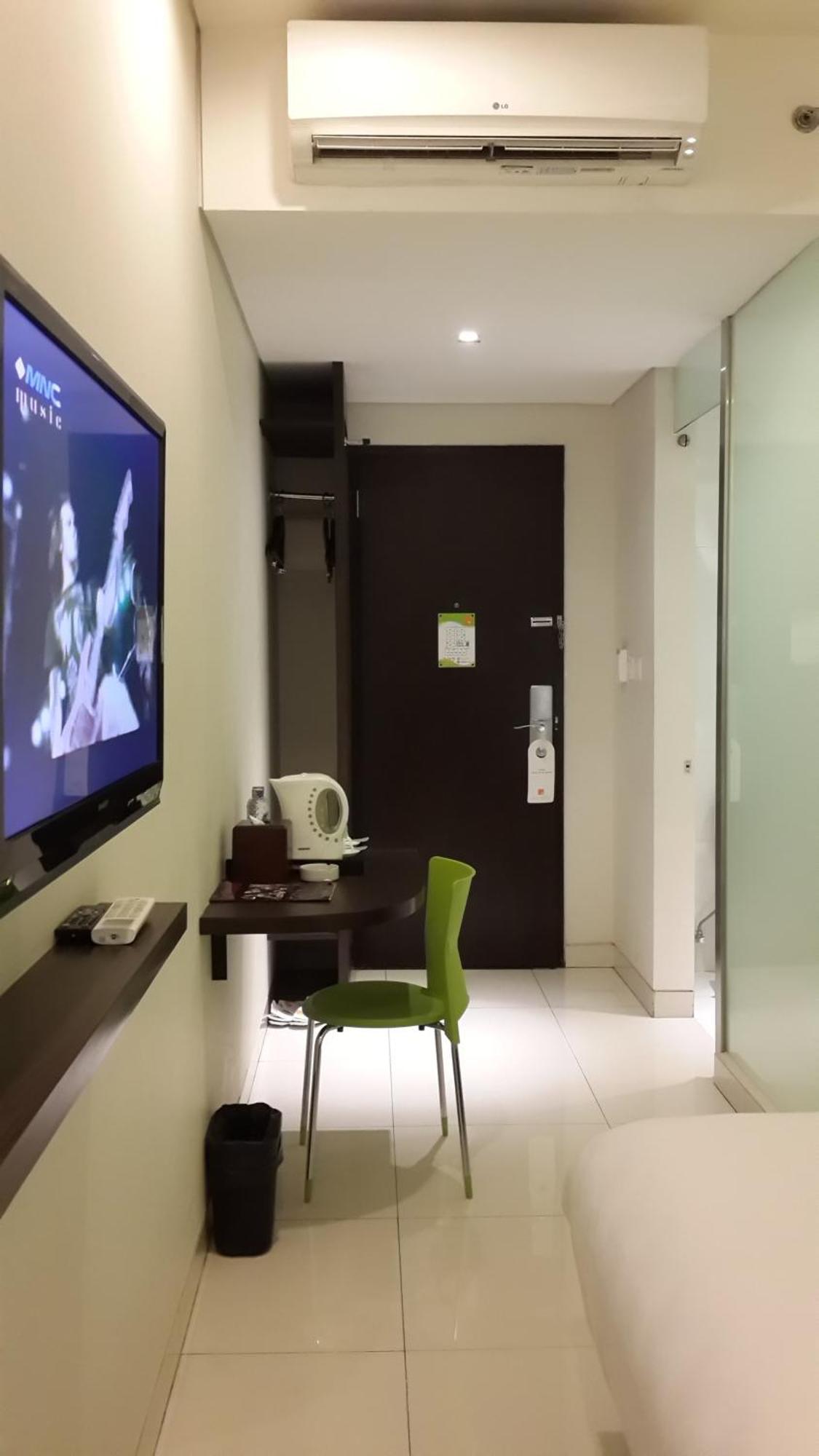 V Hotel Tebet จาการ์ตา ภายนอก รูปภาพ