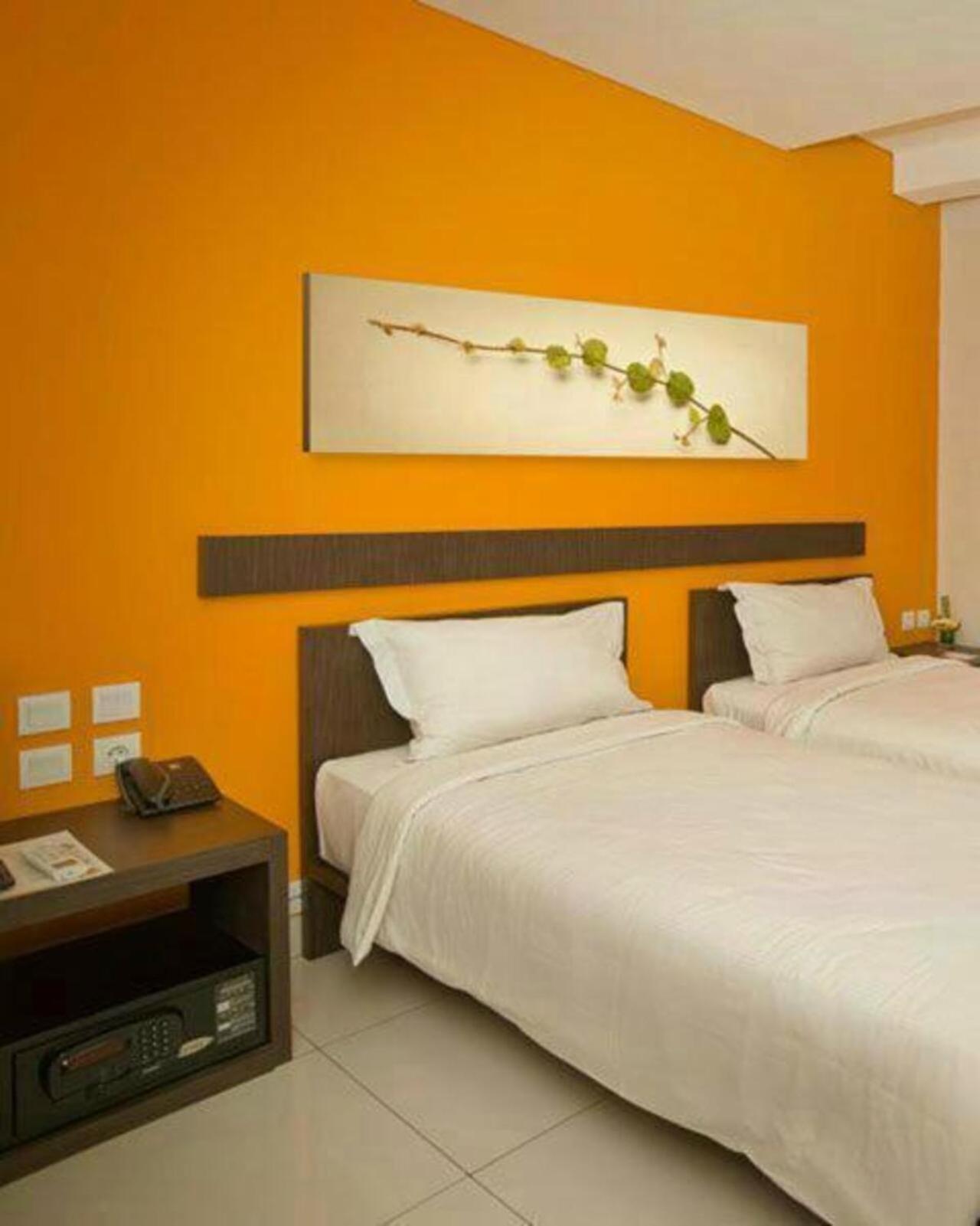V Hotel Tebet จาการ์ตา ภายนอก รูปภาพ