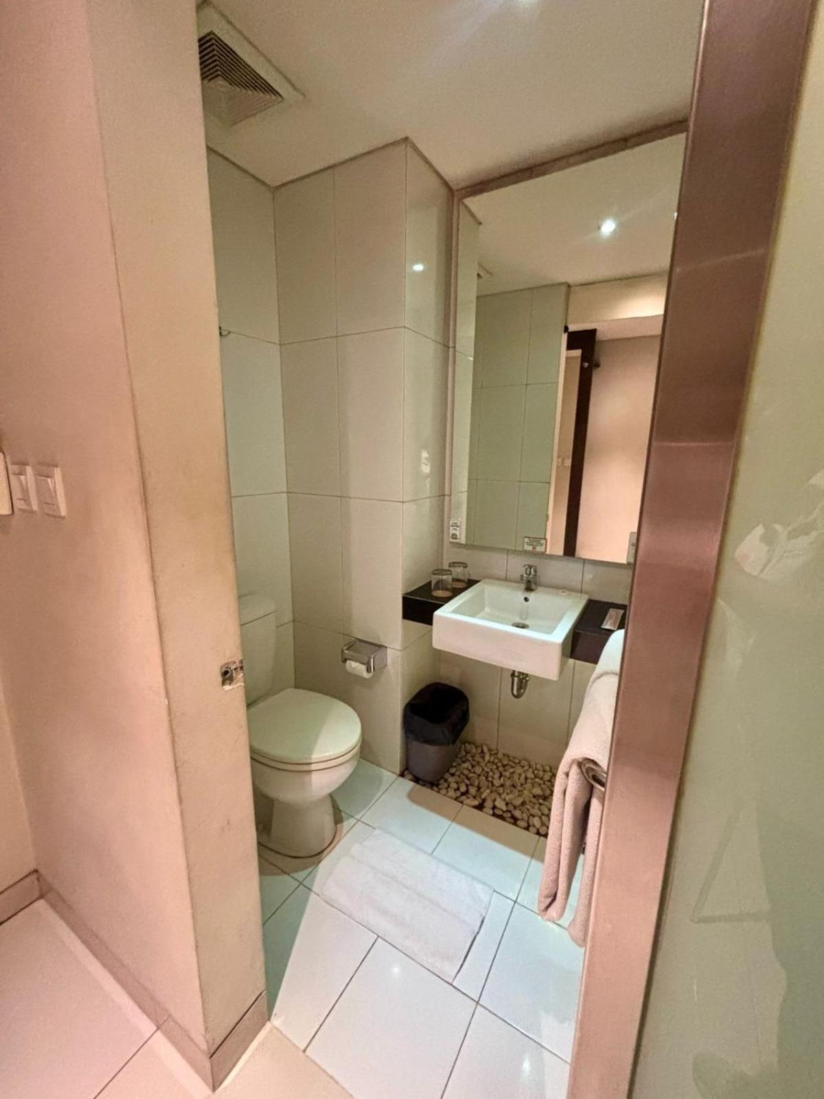 V Hotel Tebet จาการ์ตา ภายนอก รูปภาพ