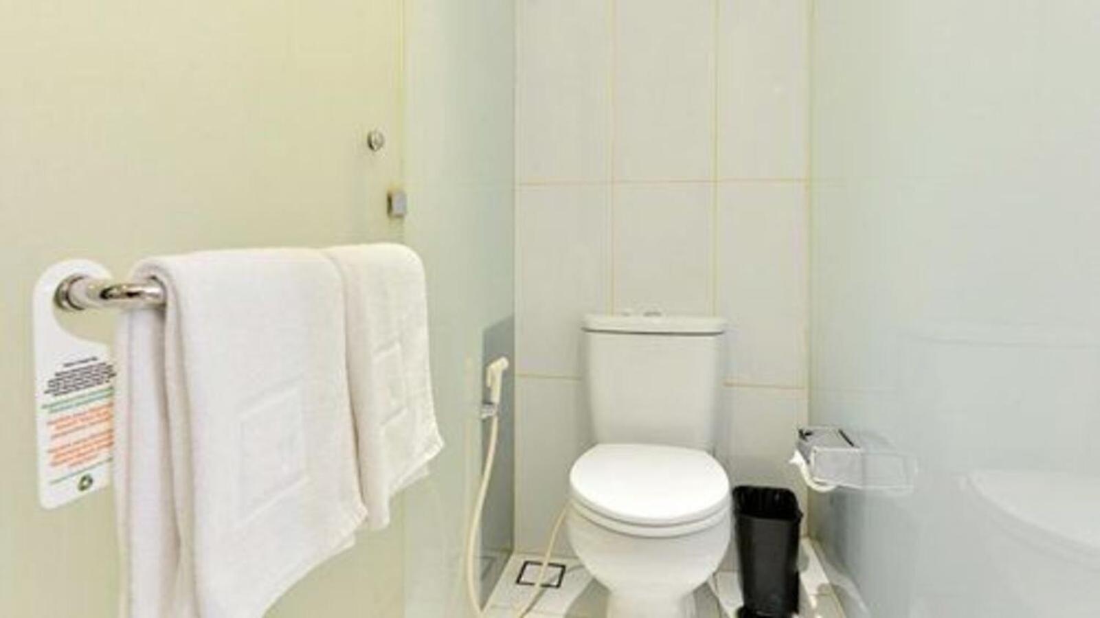 V Hotel Tebet จาการ์ตา ภายนอก รูปภาพ