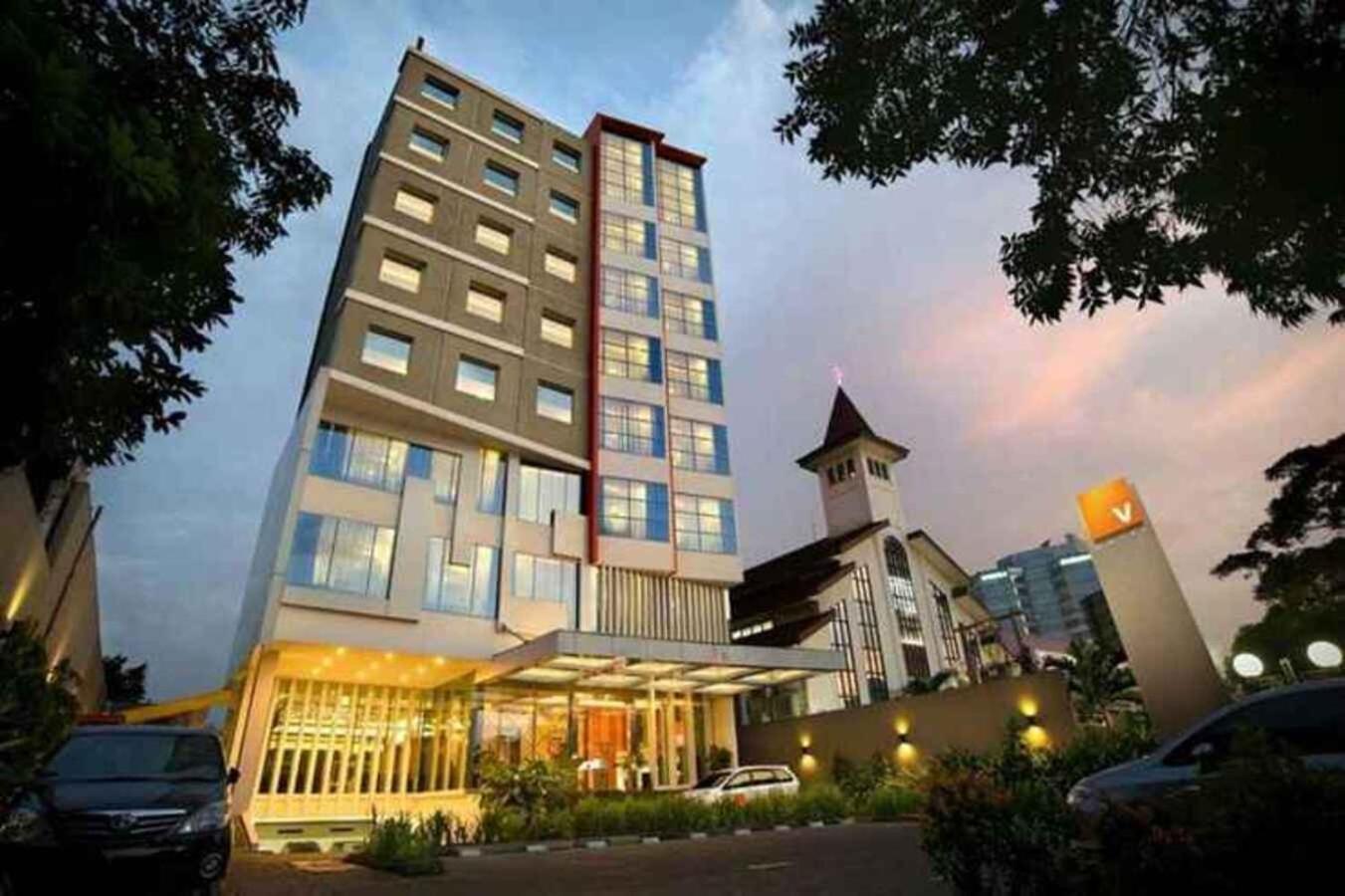 V Hotel Tebet จาการ์ตา ภายนอก รูปภาพ