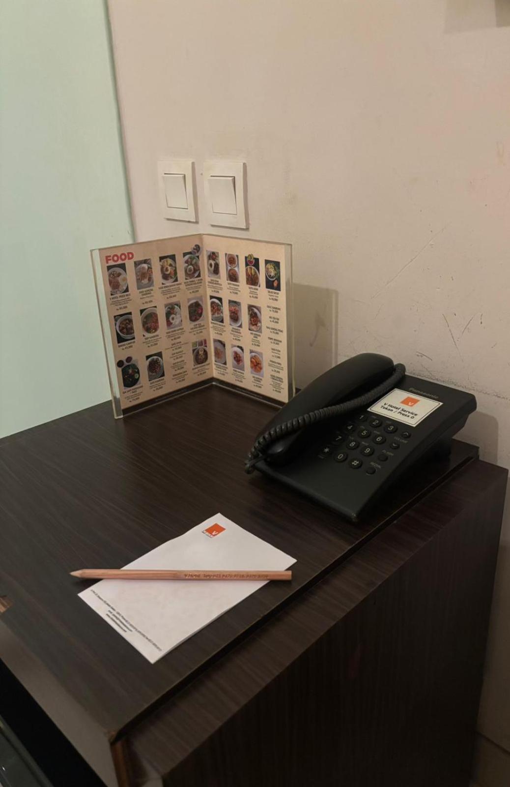 V Hotel Tebet จาการ์ตา ภายนอก รูปภาพ