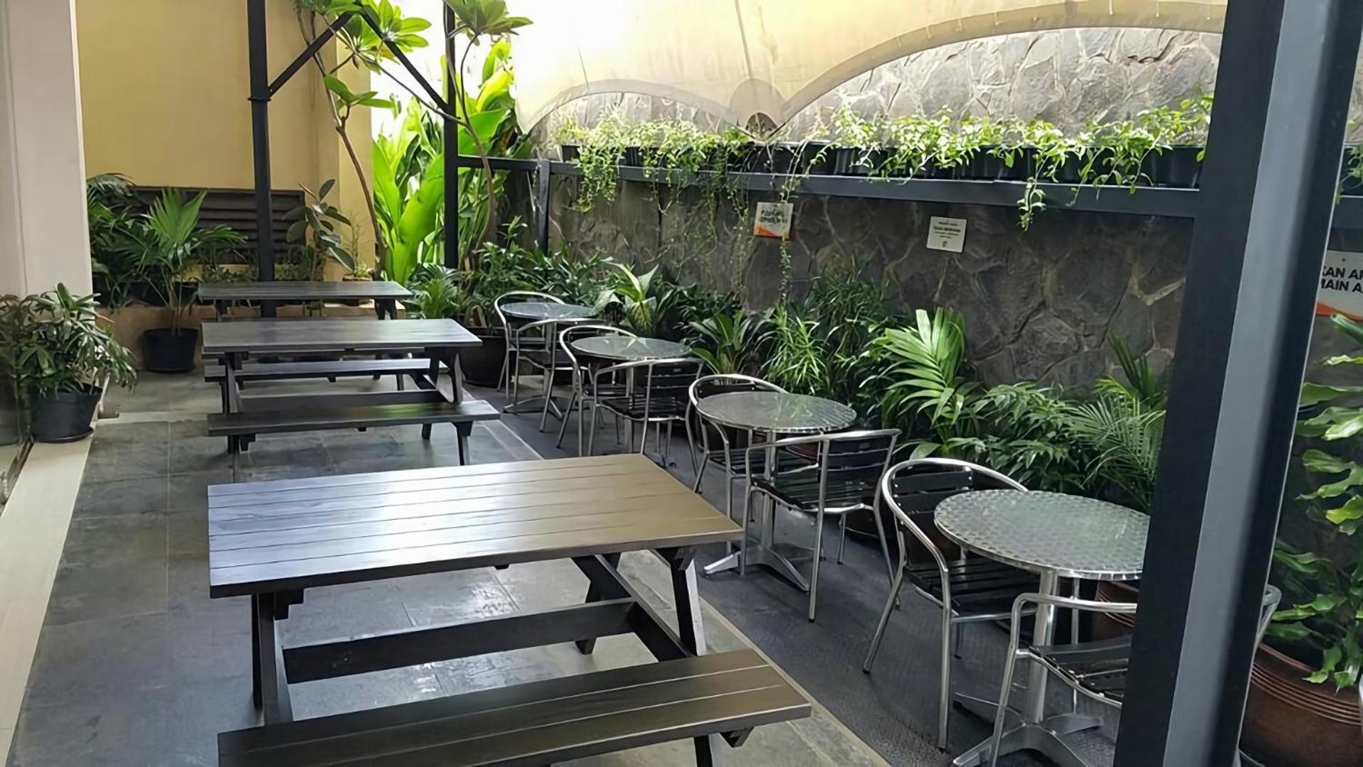 V Hotel Tebet จาการ์ตา ภายนอก รูปภาพ