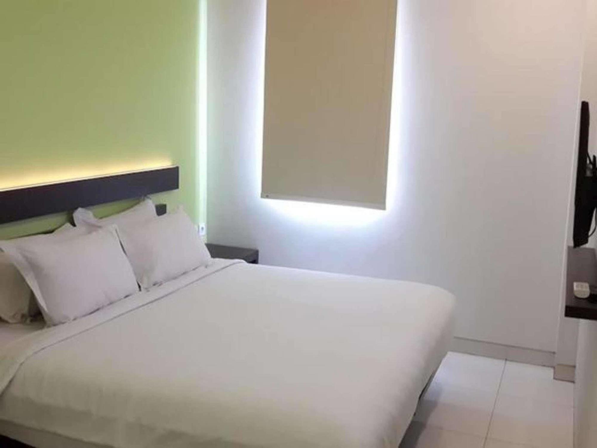 V Hotel Tebet จาการ์ตา ภายนอก รูปภาพ