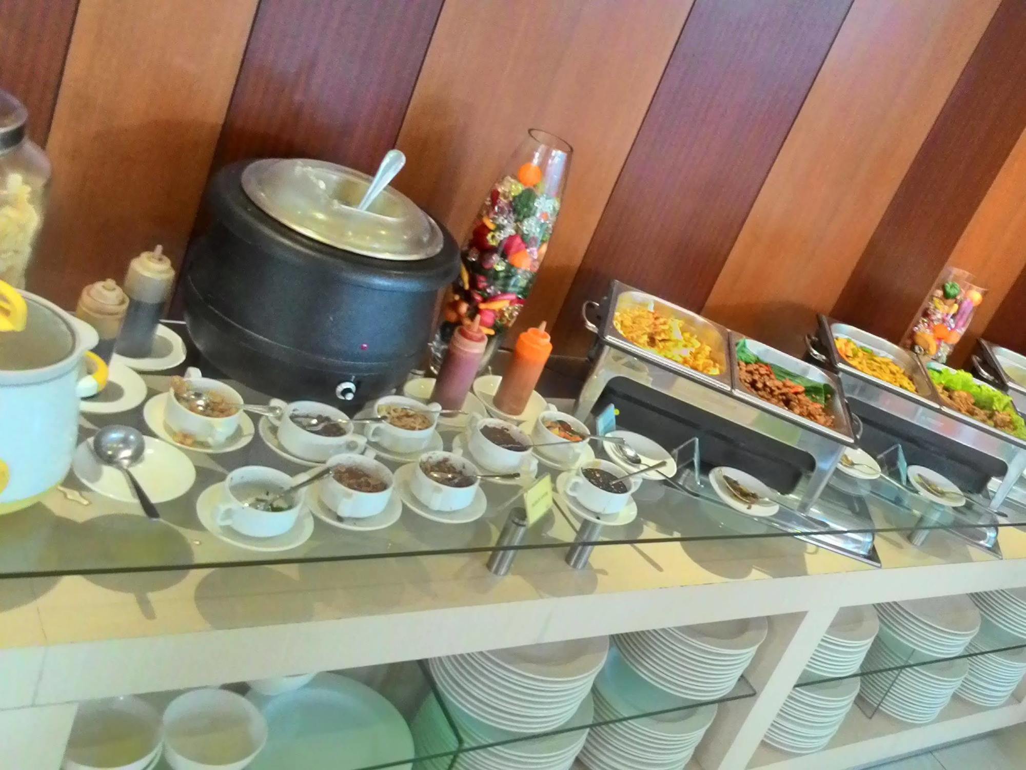 V Hotel Tebet จาการ์ตา ภายนอก รูปภาพ