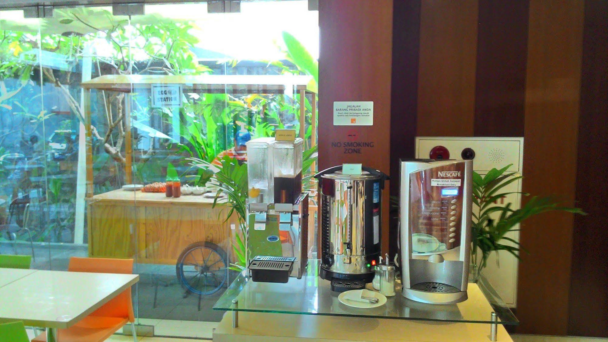 V Hotel Tebet จาการ์ตา ภายนอก รูปภาพ