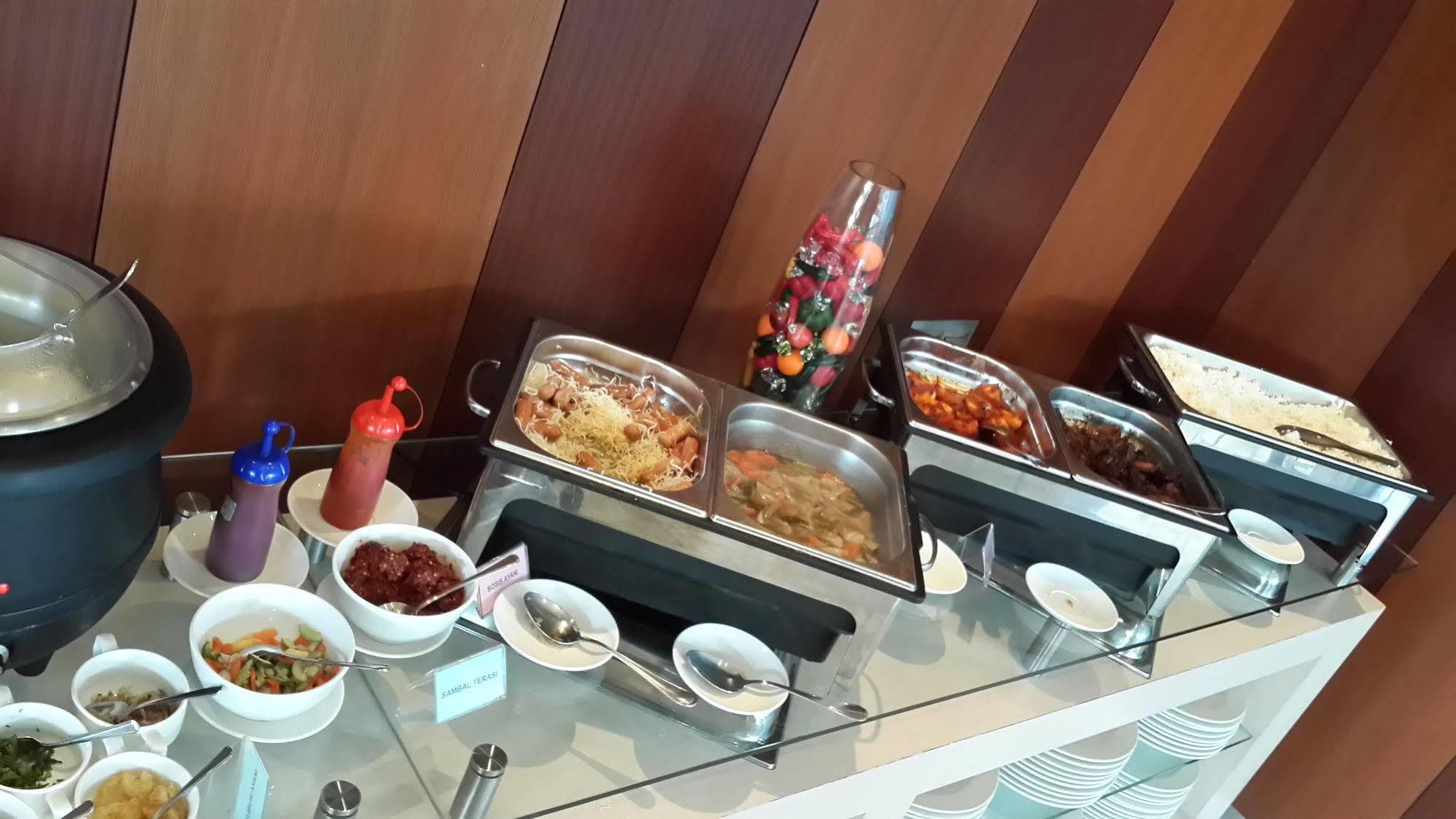V Hotel Tebet จาการ์ตา ภายนอก รูปภาพ