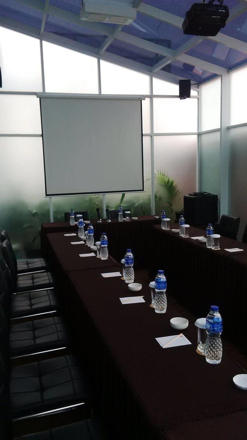 V Hotel Tebet จาการ์ตา ภายนอก รูปภาพ