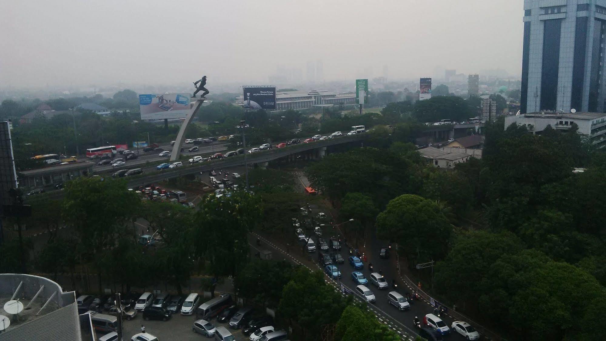 V Hotel Tebet จาการ์ตา ภายนอก รูปภาพ